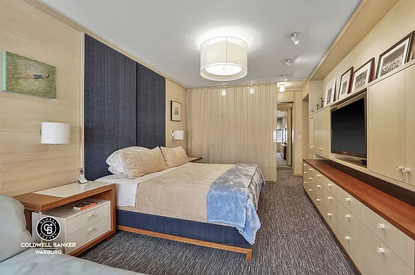 Sold by Coldwell Banker Warburg | media 9