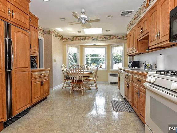 5th image of 88 Spring Valley Rd