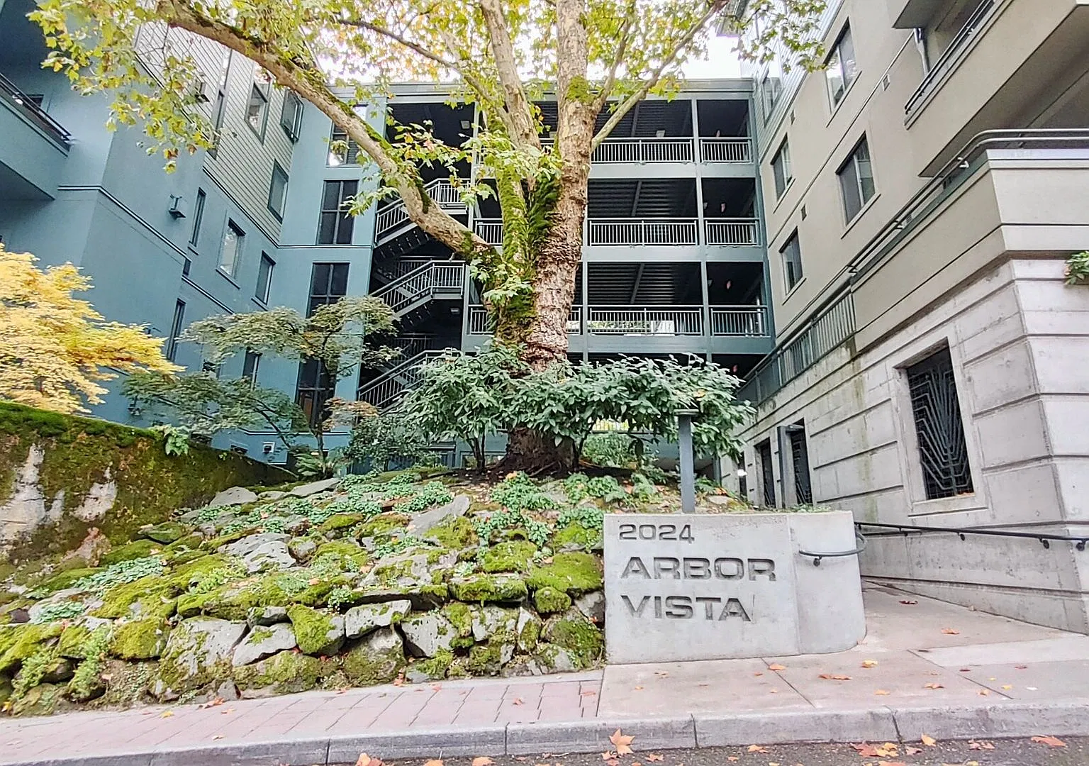 This Beautiful 2 Bedroom 2 Bathroom Condo in the Iconic Goose Hollow Neighborhood is a Must See! — Photo 3