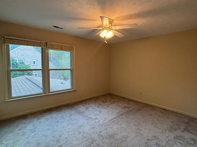 112 Jesse St — Photo 31