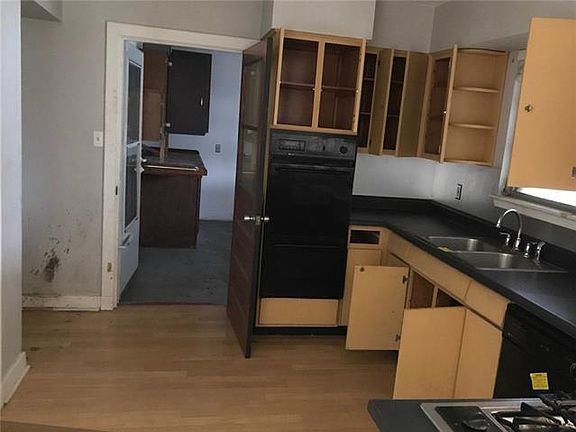 2nd image of 529 Farrington Dr