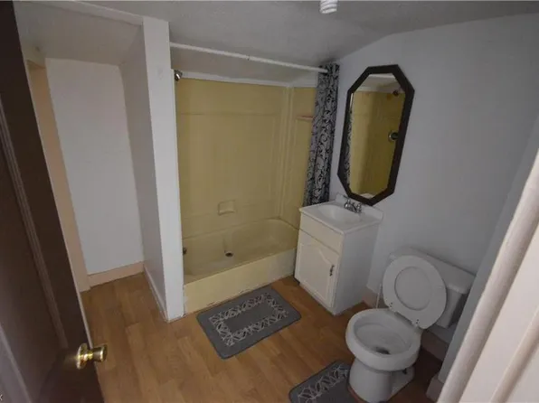 1208 Hamlin Dr, Ashtabula, OH 44004