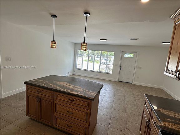 4th image of 4830 SW 41st Ave