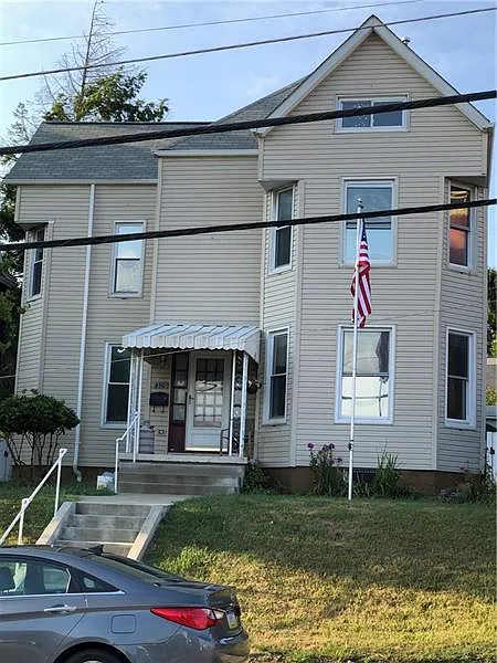 450 Pinney St photo 1