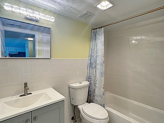 5th image of 100 Deborah Ln Unit 12-B