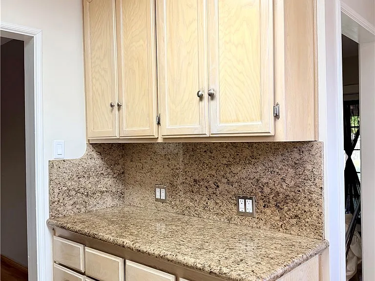 828 N Pass Ave — Photo 19