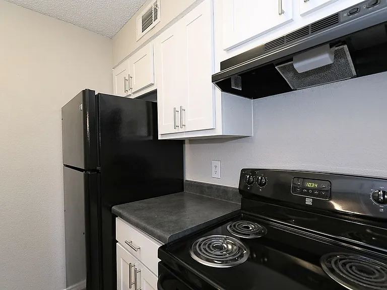 City Crest Apartments — Photo 41