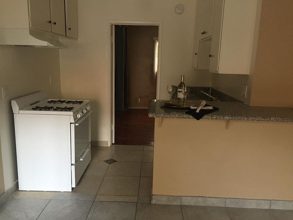 2nd image of 7512 Vineland Ave APT 5