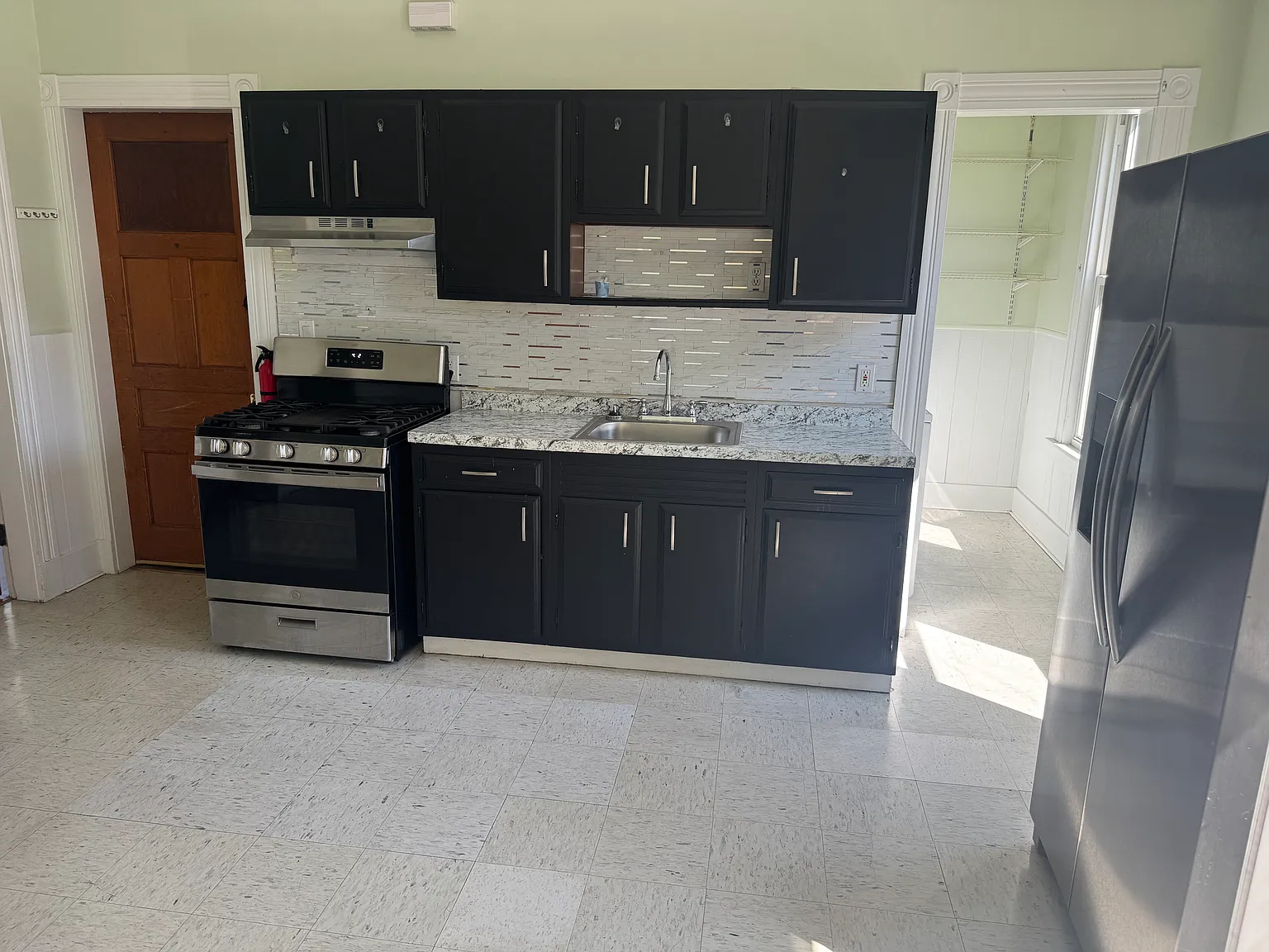 3 bed, 1200 sqft, $2,150 — Photo 1
