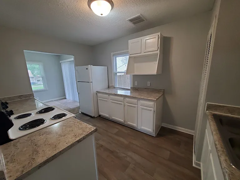 215 Leland Ave — Photo 5