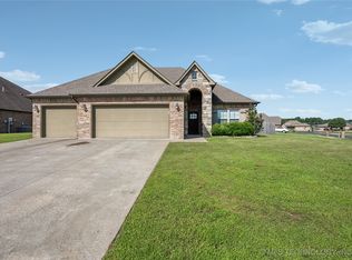 1009 Woodland Rd, Claremore, OK 74019