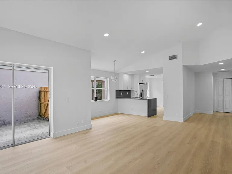 9354 Arborwood Cir — Photo 2