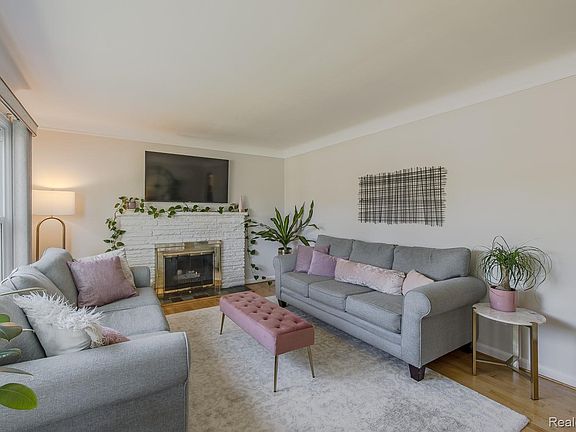 3rd image of 3852 Ravena Ave