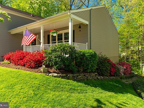 3rd image of 5922 Burnside Landing Dr