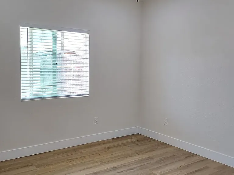 8814 Geraldine Ave — Photo 7
