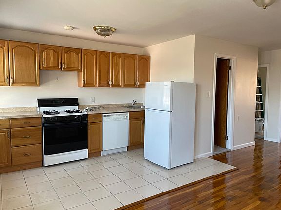 3rd image of 2721 170th St #1