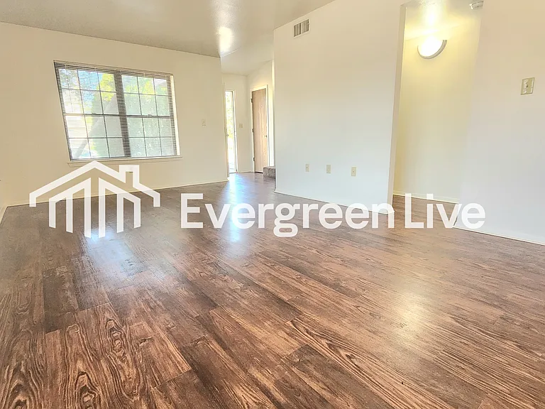 200 Raven Dr — Photo 4