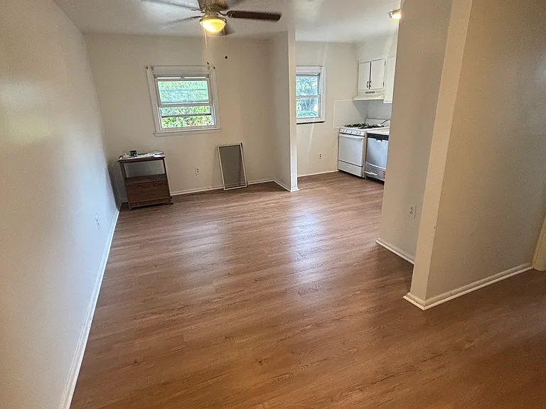 828 George St — Photo 3