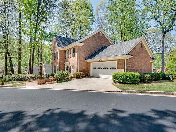 4th image of 1826 Bedfordshire Ct