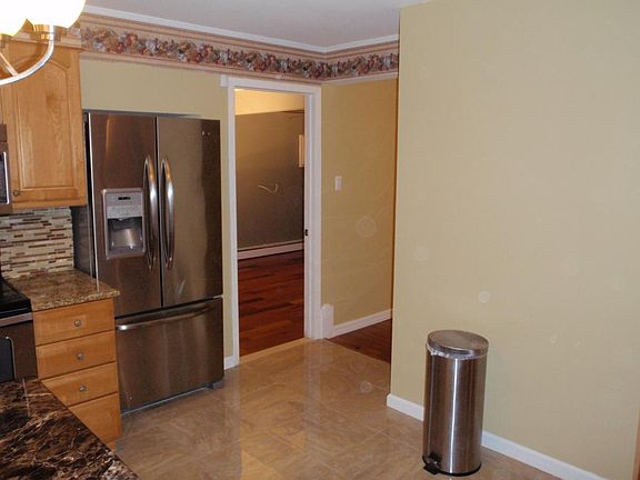 3rd image of 31 Admiral Ln