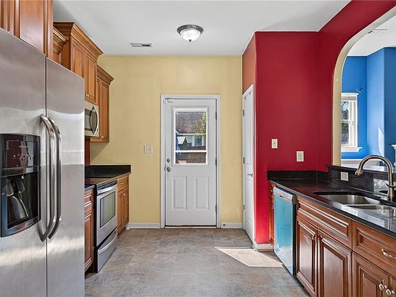 5th image of 4016 3rd St