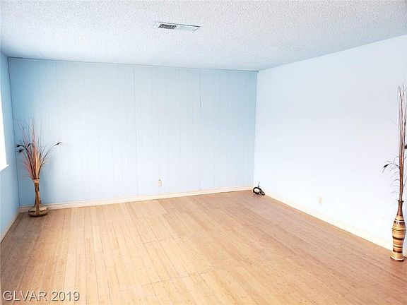 5th image of 1377 W Bartlett Ave