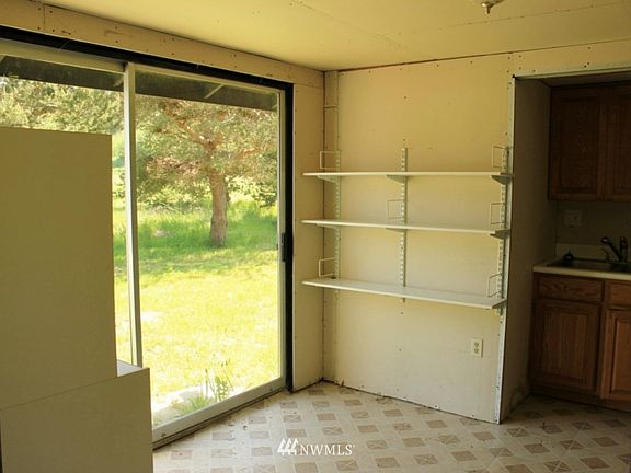 4th image of 681 North Camano Drive