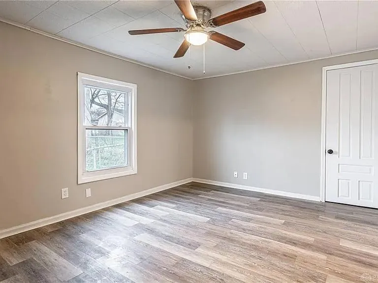 2832 Ferncliff Ave — Photo 5