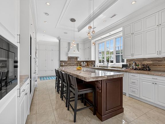 3rd image of 3818 Broadway W