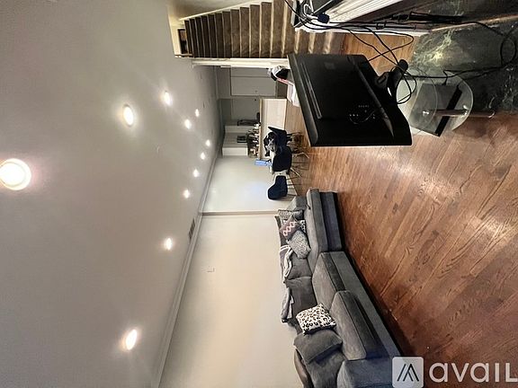 3rd image of 1801 W Diversey Pkwy #18A