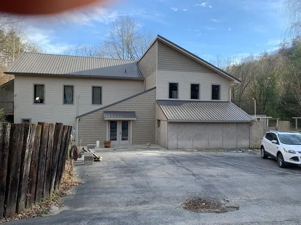 1007 State Route 40 W, Staffordsville, KY 41256