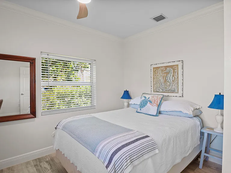 301 Hawthorne Dr — Photo 25