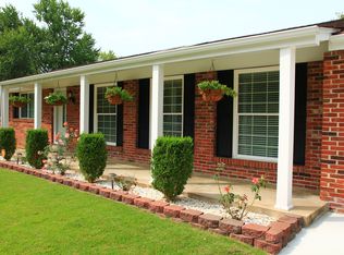 725 Timber Run Dr, Saint Louis, MO