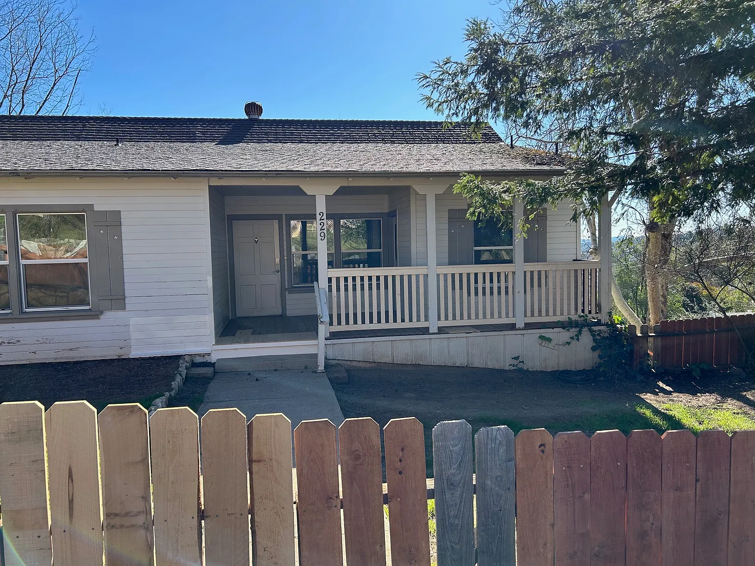 229 Summit Ave photo 1