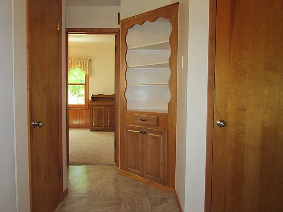 4th image of 814 4th Ave S