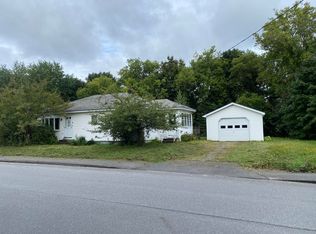 21 Hallowell St, Winslow, ME 04901