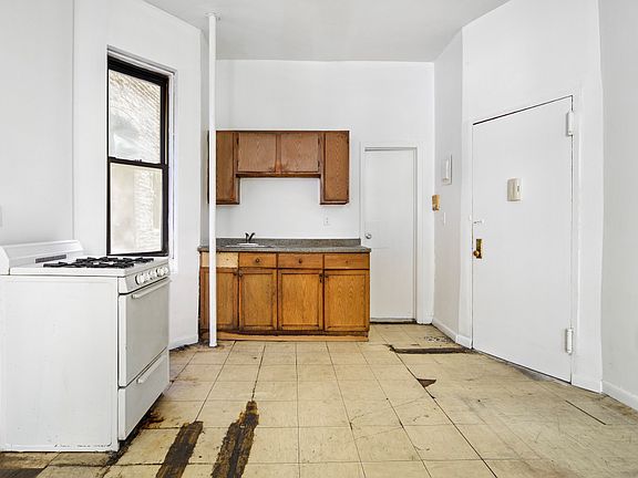 4th image of 353 W 47th St #1RW