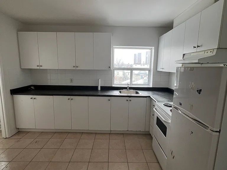 2938 Danforth Ave — Photo 16