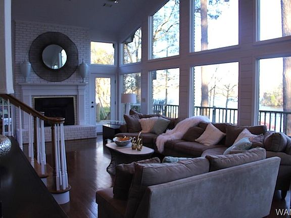 4th image of 15691 Cove Cir