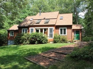 35 Mohegan Ln, Amston, CT 06231