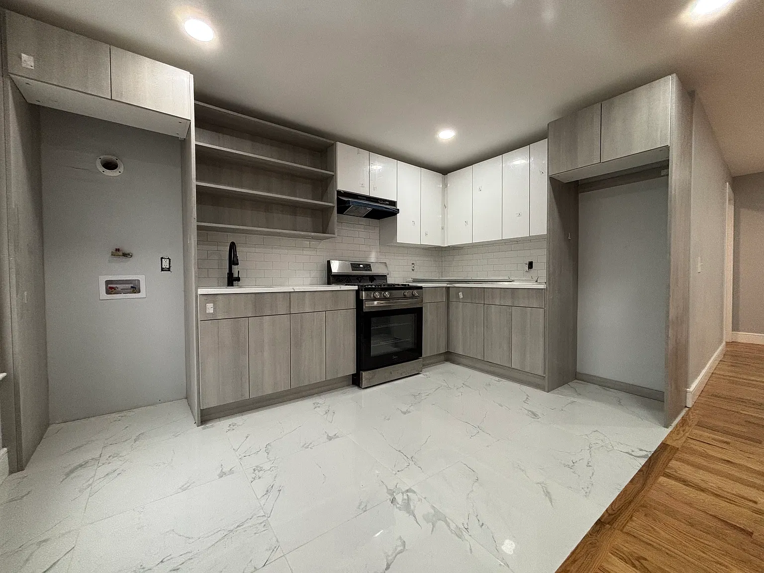 4 bed, $3,200 — Photo 2