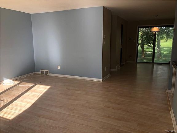 4th image of 1351 Charlesgate Cir