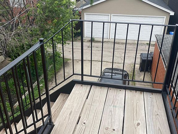 4th image of 807 S Claremont Ave #3