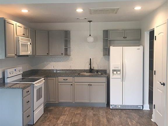 5th image of 106 Misty Glen Cir