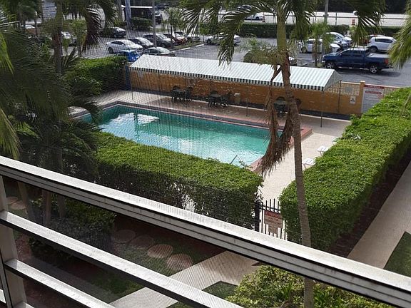 4th image of 2935 NE 163rd St APT 3U