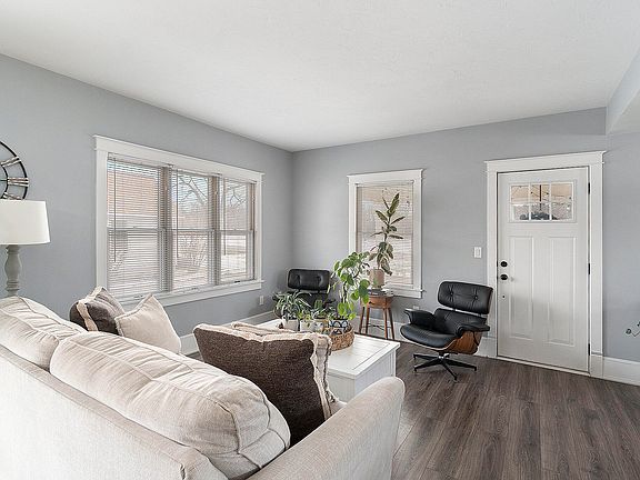 4th image of 10683 James St