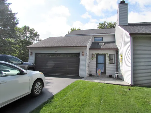 261 Loretta Ln, Vestal, NY 13850