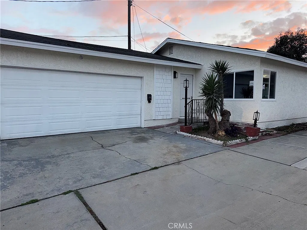3 bed, 1438 sqft, $3,850 — Photo 2
