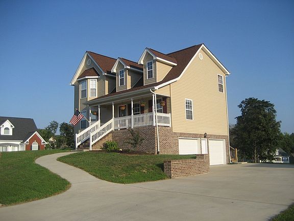 3rd image of 440 Stanford Dr