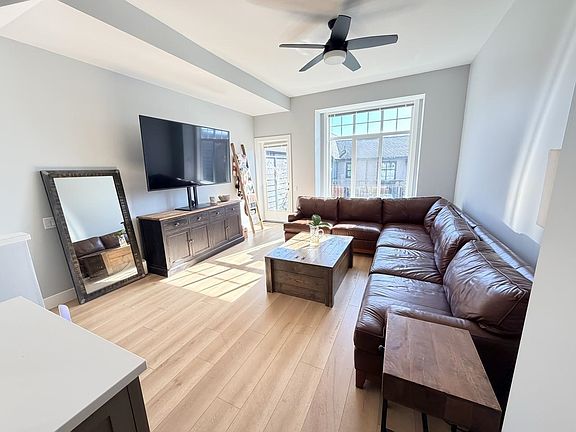 2nd image of 3552 Victoria Dr #43